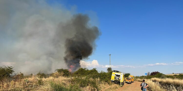 Un incendio originado en uno de los túneles de la A-50 hace saltar las alarmas en Santa Marta