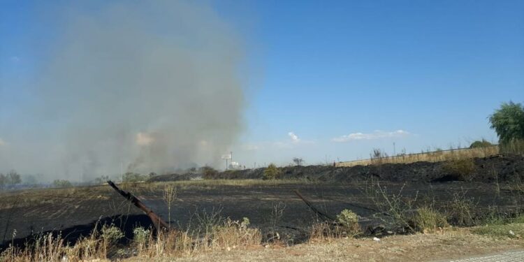 Un incendio originado en uno de los túneles de la A-50 hace saltar las alarmas en Santa Marta