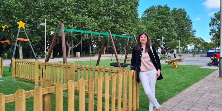 El Ayuntamiento moderniza la zona de juegos infantiles de la plaza de Carmelitas