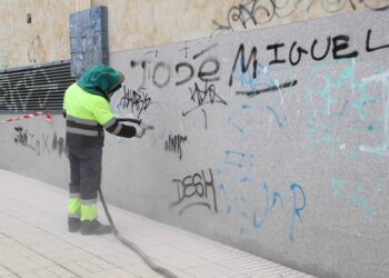El Ayuntamiento de Salamanca limpia 2.460 pintadas vandálicas en lo que va de año y tramita 54 expedientes sancionadores