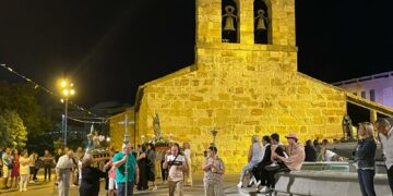Los fieles mantienen viva la devoción a Nuestra Señora y San Roque en la procesión nocturna