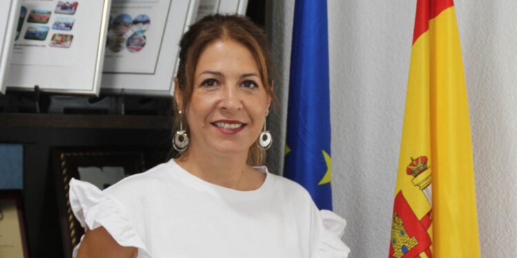 Victoria Manjón: «En las fiestas destaca la implicación de la peñas, que en Castellanos son muy participativas y este año serán las encargadas de dar el pregón»