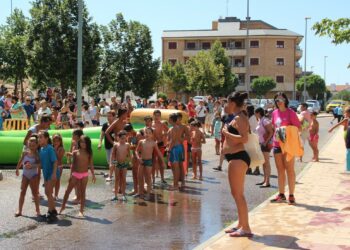 Los más pequeños ‘empapados’ de diversión en una jornada pasada por agua