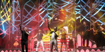 El espíritu de Queen inunda Carbajosa en una espectacular actuación que corona de nuevo a Freddie Mercury como uno de los grandes del rock