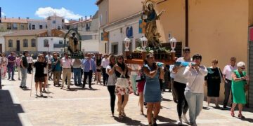 Los vecinos arropan a San Roque en la solemne procesión del día grande de las fiestas