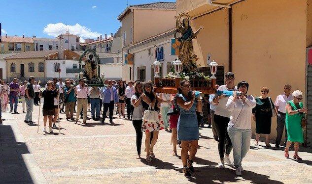 Los vecinos arropan a San Roque en la solemne procesión del día grande de las fiestas