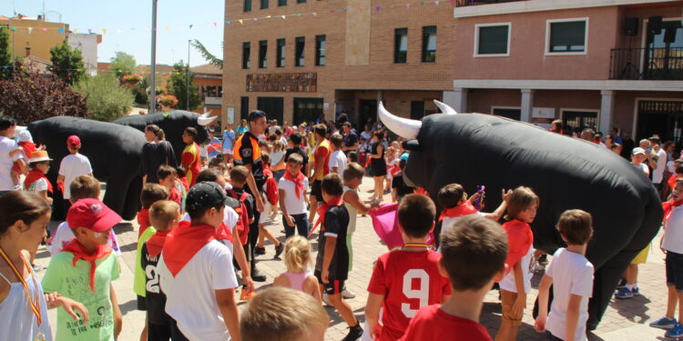 Los niños de Carbajosa celebran sus particulares sanfermines