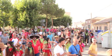 Concurrido y animado desfile de peñas para iniciar las Fiestas del Santísimo Cristo de las Batallas
