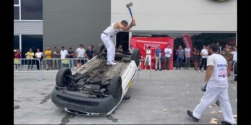 El récord mundial de cortador de troncos llegará el sábado a Castellanos para cortar dos coches con su hacha