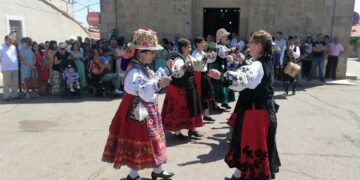 La procesión y los bailes charros protagonizan el día grande en honor a Santo Domingo de Guzmán