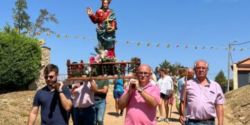 Mozodiel celebra sus fiestas con la misa, una paella popular y competiciones como el lanzamiento de azada