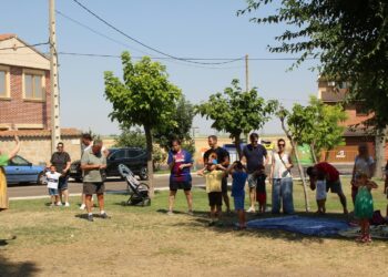 Días de fiesta para los más pequeños con hinchables acuáticos y la música y los bailes de Armadanzas