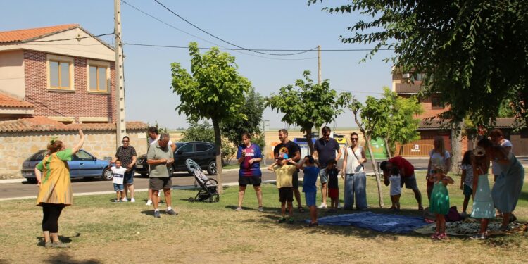 Días de fiesta para los más pequeños con hinchables acuáticos y la música y los bailes de Armadanzas