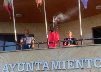 Pregón y color party para iniciar con buen humor las fiestas de verano