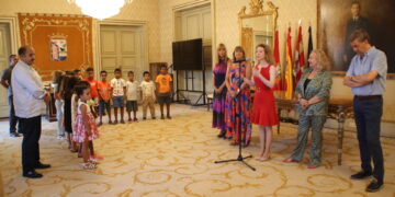 Los niños saharauis del programa ‘Vacaciones en Paz’ visitan el Ayuntamiento antes de regresar a casa