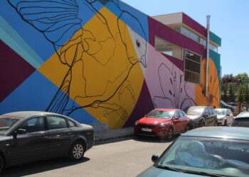 El nuevo mural que decora la guardería municipal dará la bienvenida a los pequeños escolares al inicio del curso