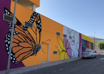 El nuevo mural que decora la guardería municipal dará la bienvenida a los pequeños escolares al inicio del curso