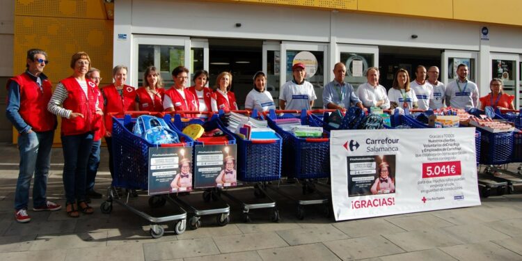 La XIV campaña ‘Vuelta al Cole Solidaria’ de la Fundación Carrefour entrega más de 5.000 euros en material escolar a Cruz Roja Salamanca