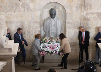Ofrenda y conferencia en la Universidad para celebrar el ‘Día de Unamuno’