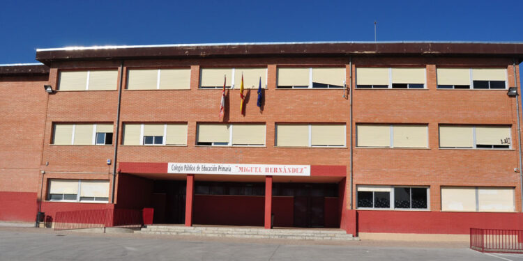 El colegio Miguel Hernández de Santa Marta, nuevo ‘centro BITS’ del programa de innovación educativa de la Junta