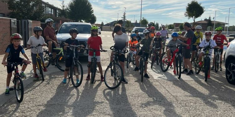 Los vecinos de Cabrerizos disfrutan de una ruta saludable en bici