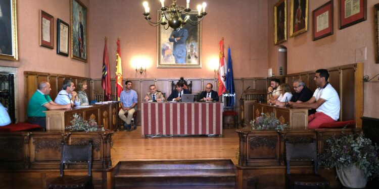 La Junta presenta en Ciudad Rodrigo el plan de recuperación para miniminzar los daños originados por el incendio de Monsagro