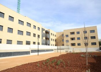 El Ayuntamiento entrega las llaves de la nueva promoción construida en Ciudad Jardín y adelanta la construcción de 48 viviendas en el barrio de Capuchinos
