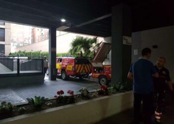 La rotura de una tubería en un edificio del Paseo de la Estación obliga a intervenir a los bomberos