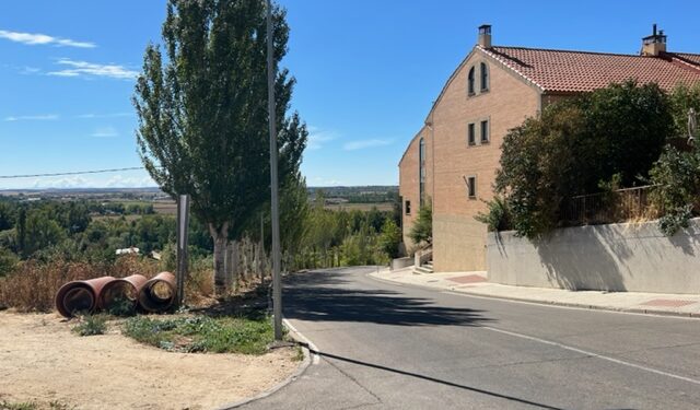 Las obras de la red separativa de agua obligan a cortar al tráfico la calle La Cuesta y el acceso a Cabrerizos por la SA-804