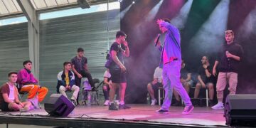 La batalla de rap pone el broche final a la programación especial de verano para los jóvenes de Carbajosa
