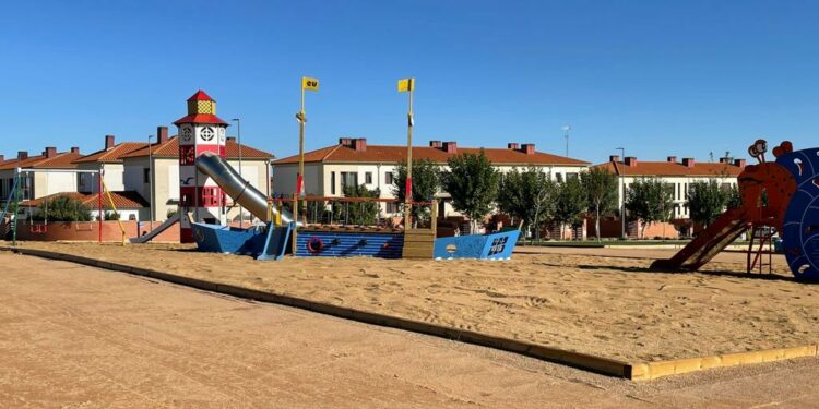 Los niños de Castellanos ya pueden disfrutar de la zona infantil de ‘Las Gavias’