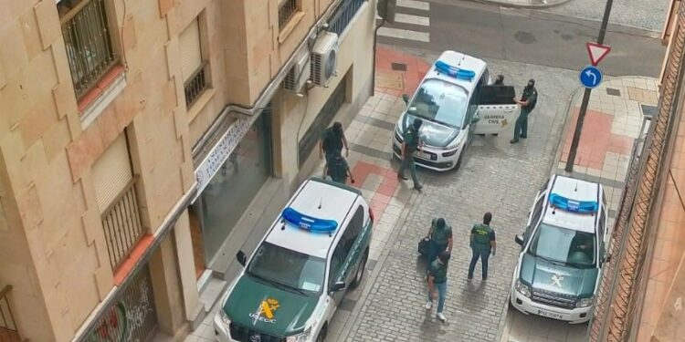 Espectacular redada de la Guardia Civil en el centro de la ciudad