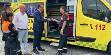La nueva ambulancia adquirida por el Ayuntamiento permitirá mejorar los servicios que presta Protección Civil