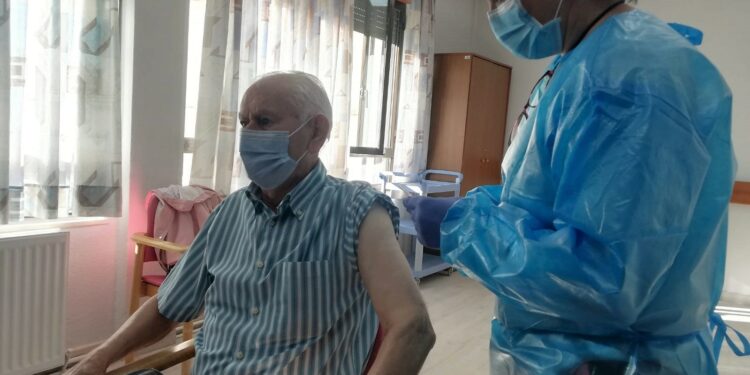 José Manuel Sánchez, el primer salmantino en recibir la 4ª dosis de la vacuna frente al covid