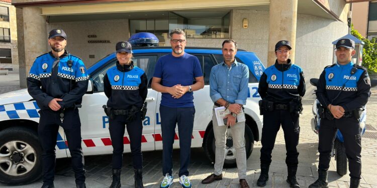 La incorporación del cuarto agente completa la plantilla de la Policía Local de Villamayor que permitirá reforzar la seguridad ciudadana en el municipio