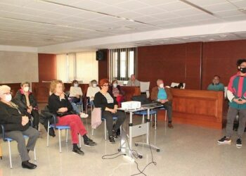 Talleres de memoria, gimnasia de mantenimiento y excursiones culturales forman la oferta de actividades para los mayores de Villares durante este curso