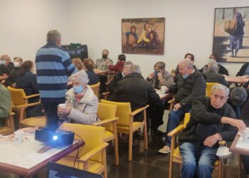 El Ayuntamiento cede una sala a la Asociación de Familias de Enfermos de Alzheimer para facilitar la formación a través de talleres