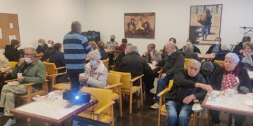 El Ayuntamiento cede una sala a la Asociación de Familias de Enfermos de Alzheimer para facilitar la formación a través de talleres