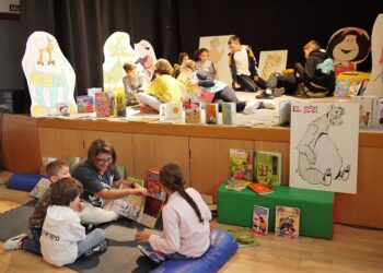 Los niños de Carbajosa protagonizan el inicio de la Semana de la Biblioteca
