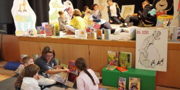 Los niños de Carbajosa protagonizan el inicio de la Semana de la Biblioteca