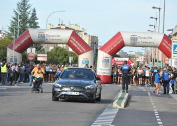 Carlos Gallego y Sandra Santamaría vencen en la Media Maratón de Diputación marcada por el viento