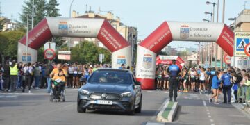 Carlos Gallego y Sandra Santamaría vencen en la Media Maratón de Diputación marcada por el viento
