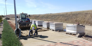 Comienzan las obras de urbanización de la calle Salamanca, en zona de la Vía Verde que une Carbajosa con Alba de Tormes