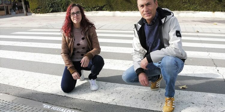 Los pasos de peatones de Carbajosa lanzan mensajes contra la violencia de género