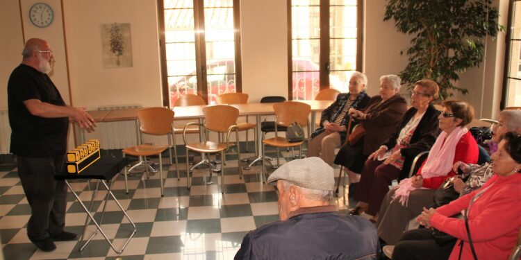La Semana de la Biblioteca continúa con cuentacuentos para niños y mayores y actividades en las que los libros y sus historias ‘atrapan’ a nuevos lectores