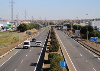 El PP de Carbajosa tacha de «tomadura de pelo» el freno del Gobierno de Pedro Sánchez al proyecto de la pasarela peatonal de unión entre polígonos, cuyas obras deberían haber comenzado el pasado mes de agosto