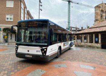 Carbajosa pone en marcha una nueva línea de autobús a los centros comerciales los sábados