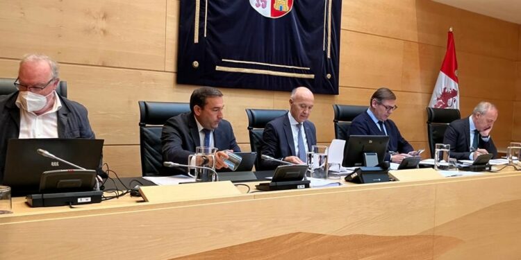 Eloy Ruiz desgrana en las Cortes el trabajo y las inversiones de la Junta en la provincia de Salamanca