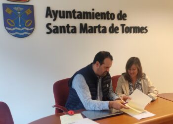 La renovación del convenio permitirá a las personas mayores seguir utilizando el servicio de fisioterapia