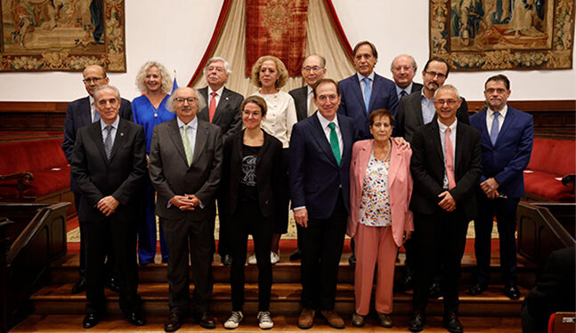 Alumni-Universidad nombra Socios de Honor al Ayuntamiento de Salamanca, Antonio Jesús Fonseca-Herrero, Antonio Colinas, Helena González y Katsuyuki Tanaka